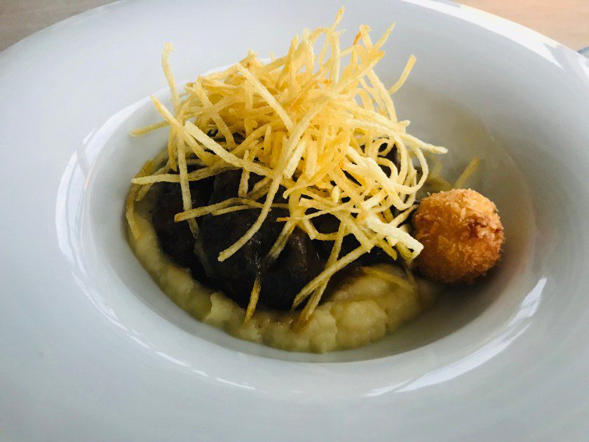 Perla Kitchenbar menu runderwangen