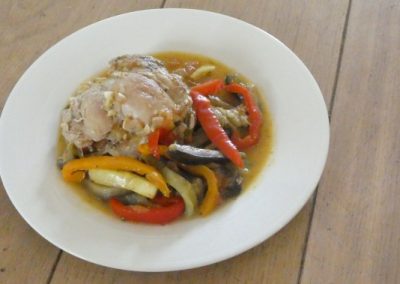 Kip met zomerse groenten