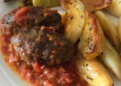 Souzoukakia – Griekse gehaktballetjes in rode saus